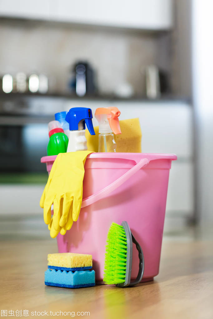 清洗产品在家里的塑料桶