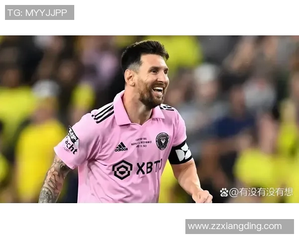 全球足球巨星排行榜揭晓前三名明星球员的精彩表现与成就分析