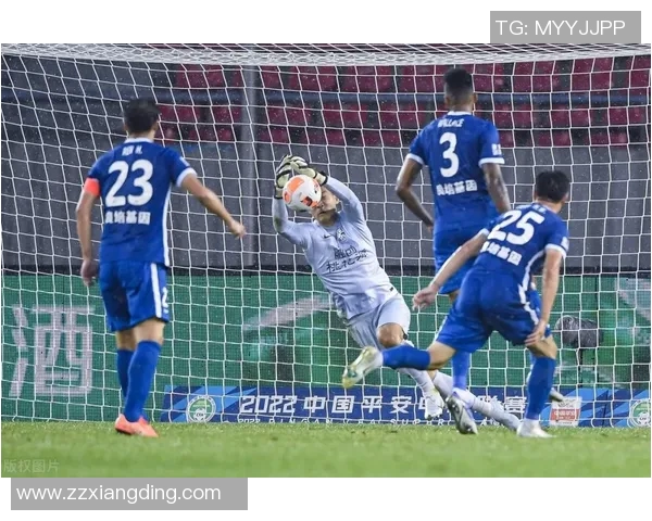 武汉足球队个人能力引发热议球迷对球员表现褒贬不一 武汉足球队个人能力引发热议球迷对球员表现褒贬不一