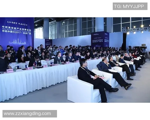 深圳羽毛球队包夹战术革新助力竞技水平提升的深度探讨 深圳羽毛球队包夹战术革新助力竞技水平提升的深度探讨